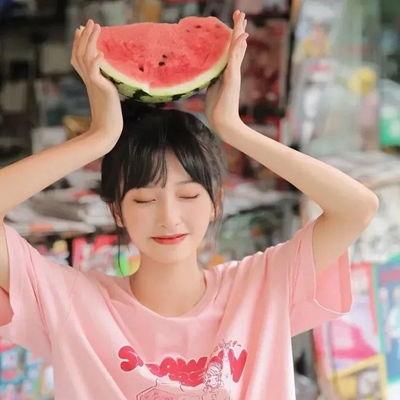 做梦吃瓜图片女孩,瓜田里的少女奇幻之旅