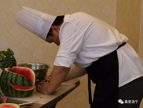 厨师吃瓜,厨师揭秘瓜类美食的秘密